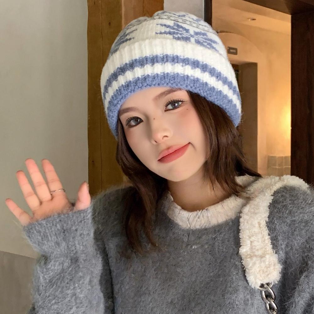 New Style Slouchy Beanie Hats Winter Warm Cap Hats Y2K Cap For Women Snowflake Marked Embroidery Winter Knitted Girl Hats Gift
