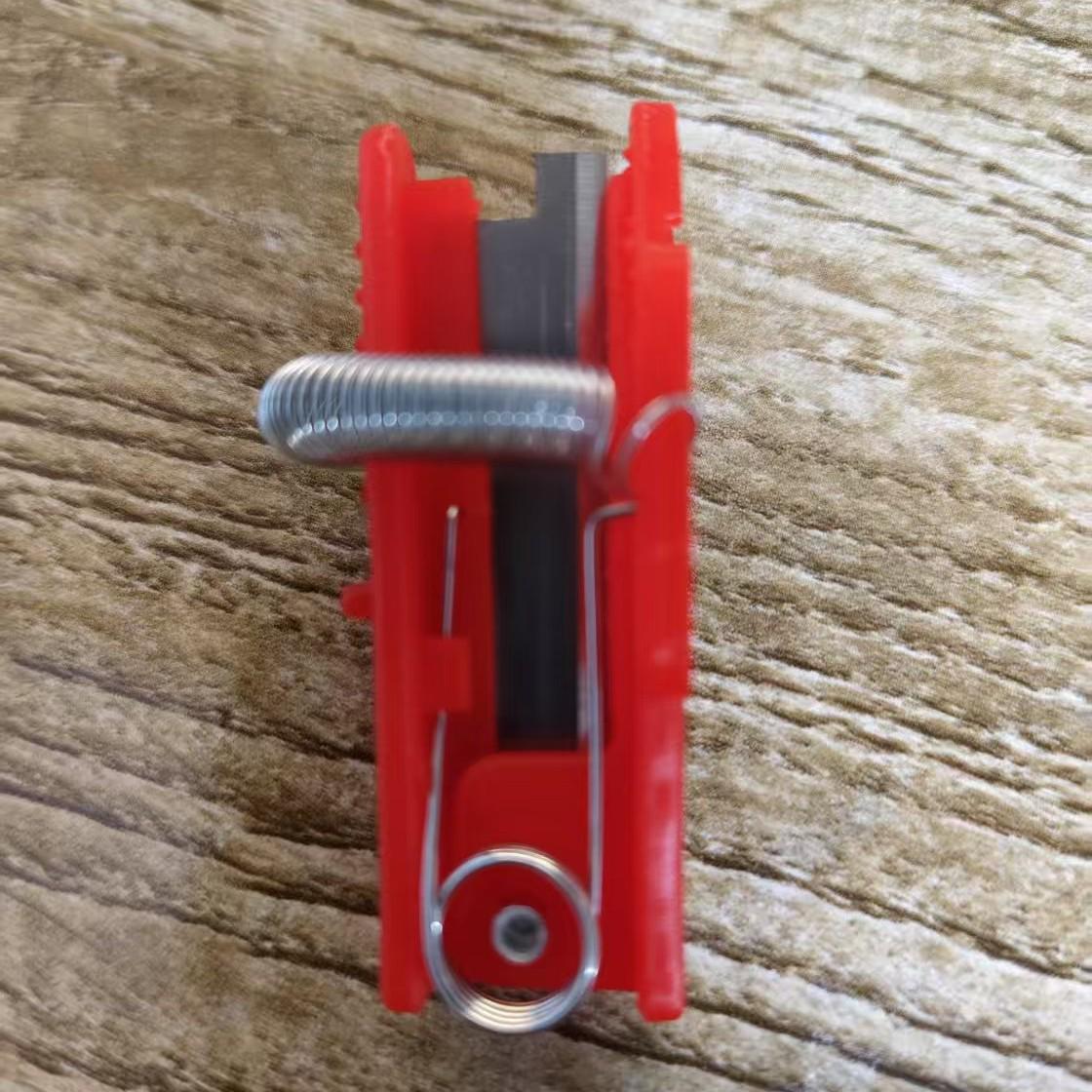 

Многофункциональный нож для обрезки фруктов и овощей для сбора виноградных побегов, удаления усиков, зеленой фасоли и огурцов красный