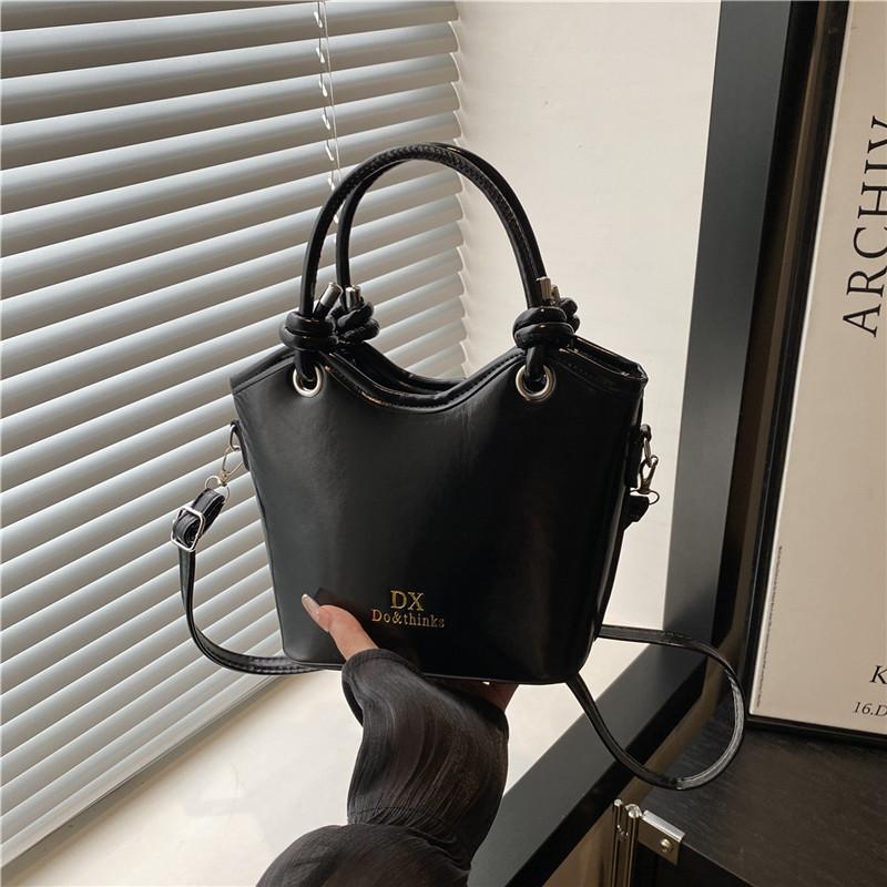 Casual simple fashion bucket bag niche design light luxury women's bag large capacity commuter women's shoulder bag