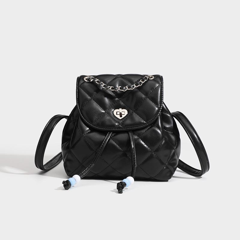 

Рюкзак с цепочкой и кольцами, женский, модный, с универсальной текстурой, небольшой, на одно плечо, через плечо, небольшой рюкзак для женщин чёрный