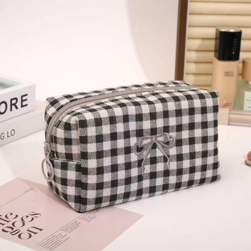 

Creative Portable Cosmetic Bag Large Capacity Embroidered Bow Toiletries Storage Bag Multi-functional Make Up Bag чёрный