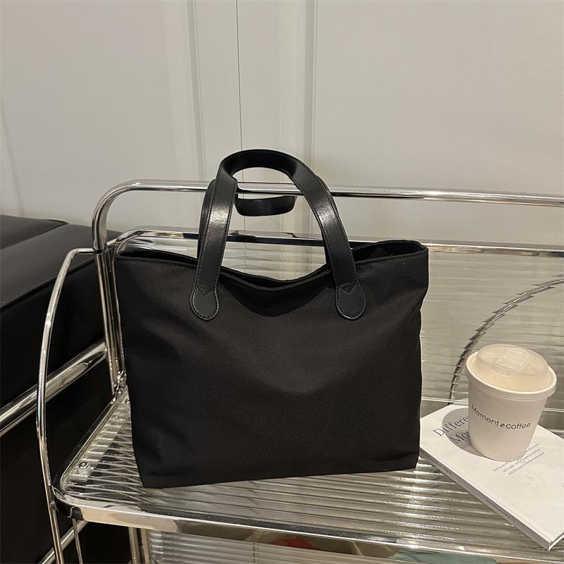 2025 New Fashion Versatile Shopping Bag Large Capacity Handbag Travel Storage Bag Light Commuter Tote Women's Bag