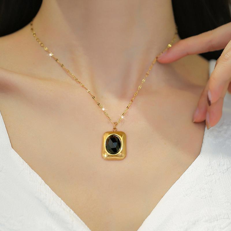 Square Gemstone Personalized Minimalist Wind Furnace Real Gold Necklace Female Collarbone Chain With
