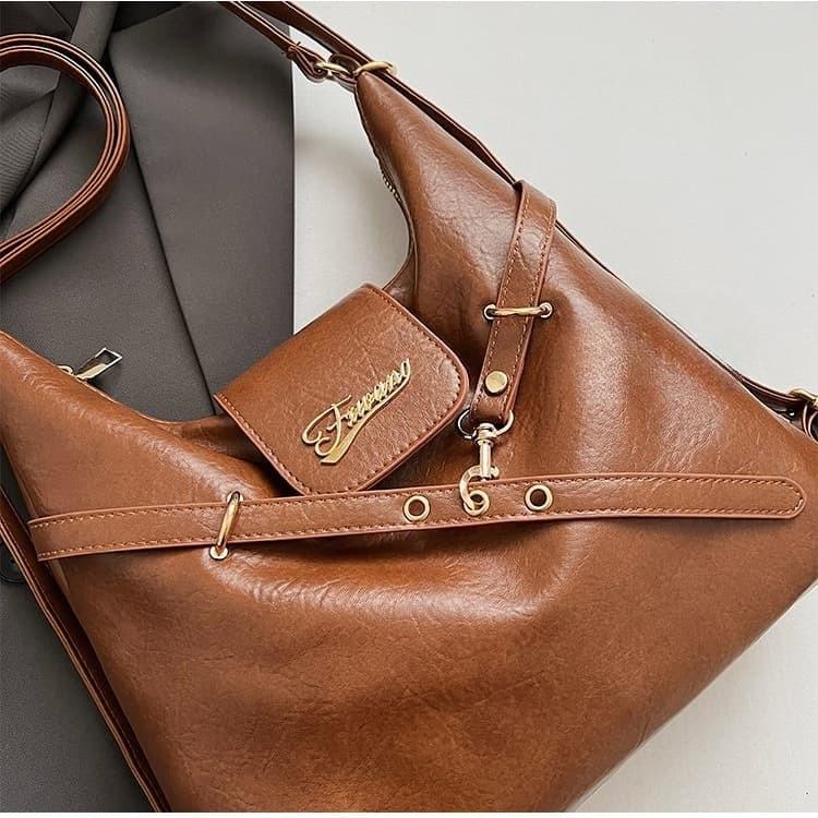 Portable casual handbag for short trips with one shoulder