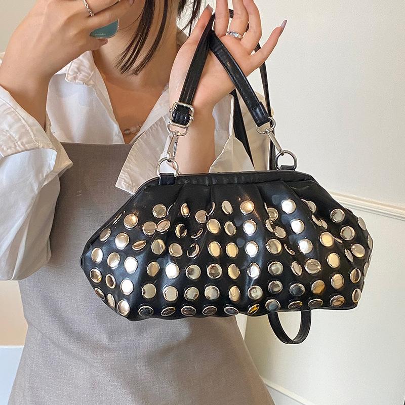 Rivet Bucket Bag 2025 Summer New Versatile Casual Shoulder Women's Bag Fashionable Exquisite Messenger Bag