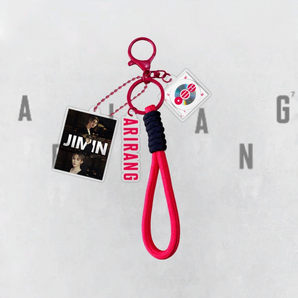 7 Stück BTS ARIRANG Thema Schlüsselanhänger, Bangtan Boys Foto Anhänger mit roter geflochtener Schnur, Kpop ARMY Fans Taschenzubehör, Kpop Idol Taschenanhänger für ARMY Fans