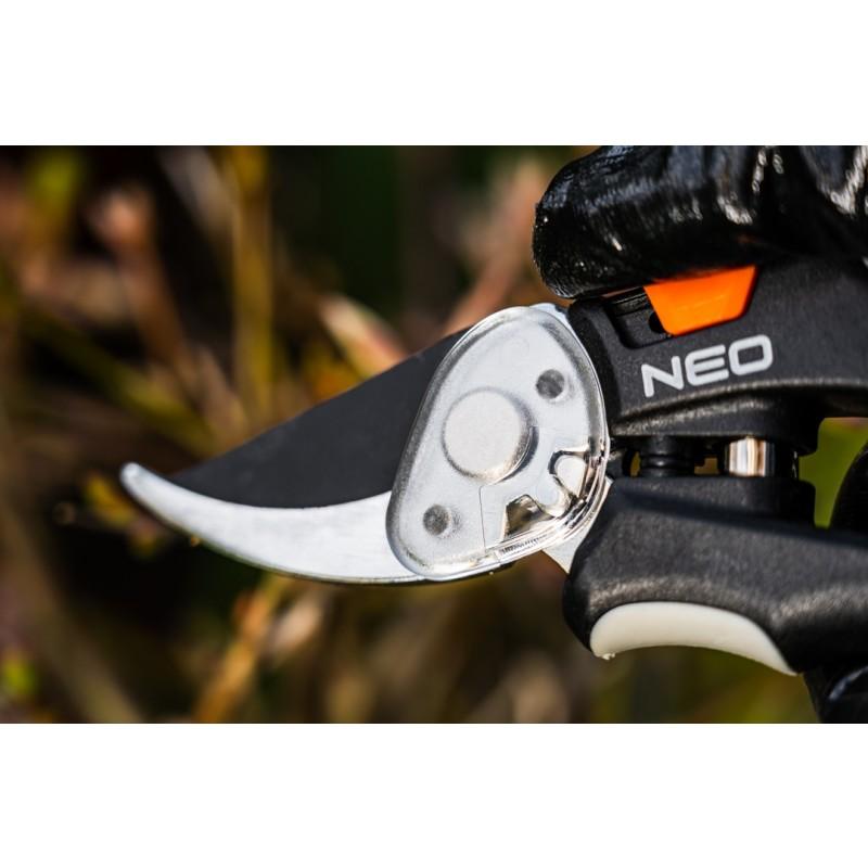 By-Pass Pruning Shear 200 Mm, Range Up To 18 Mm, Gear - T N15-204