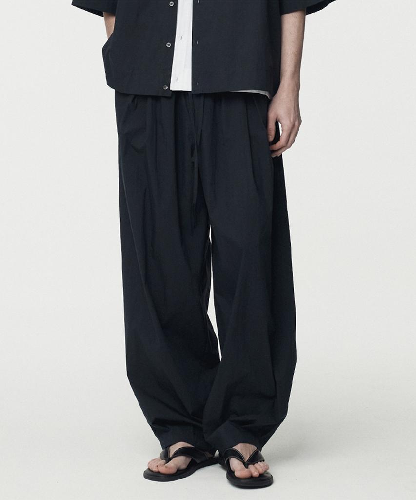 UMARMUNG Lightweight Cotton Oval Silhouette Pants_Navy