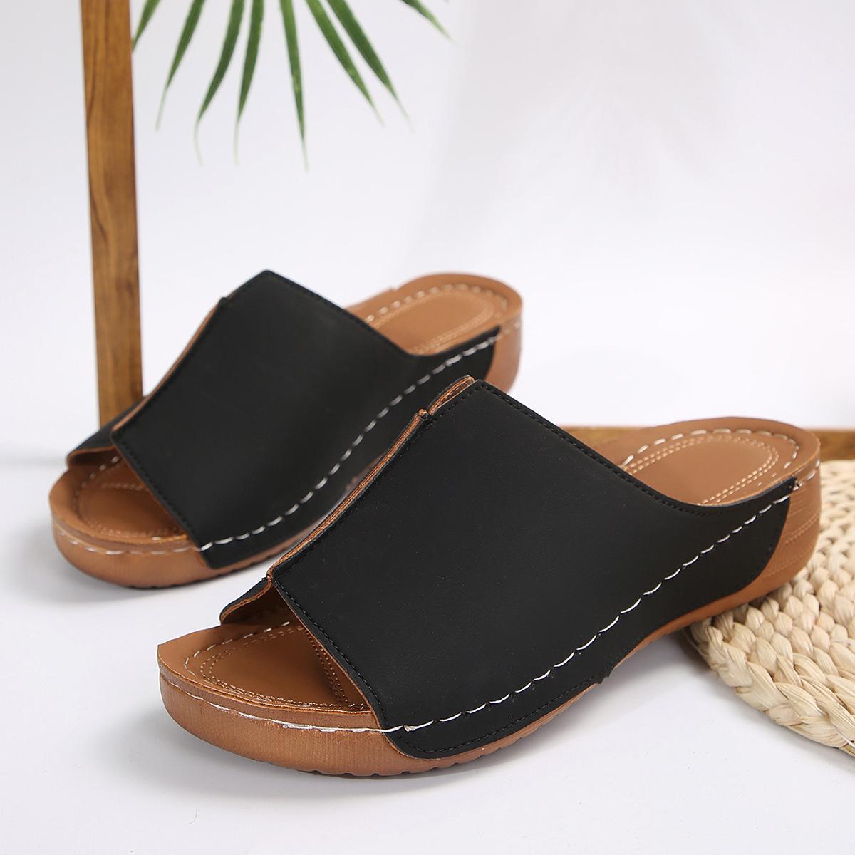 

Весенне-летние новые скользкие женские удобные тапочки на наклонном каблуке с толстой подошвой, простые и повседневные тапочки для внешнего ношения 43 чёрный