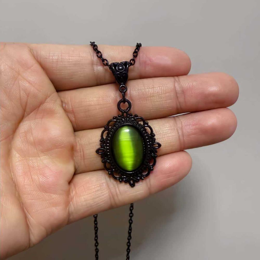 Collana Pendente Vittoriana Medievale Pietra Occhio di Gatto Verde Filamenti Neri Ovali per Donne Festa Gotica di Halloween Gioielli Retrò