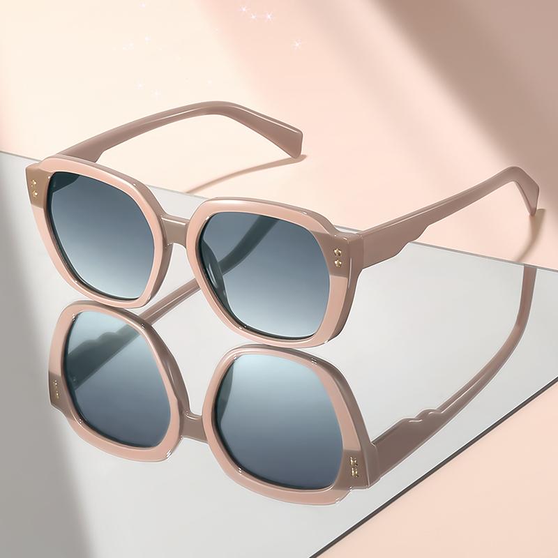 Fashionable sunglasses with contrasting color design large frame Fit fashionable sunglasses that make the face look slimmer