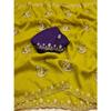 Knuspriger Chiffon Saree mit Blumenstickerei und beidseitiger Moti-Arbeit & Diamantenarbeit mit kontrastierendem besticktem Blusenteil.
