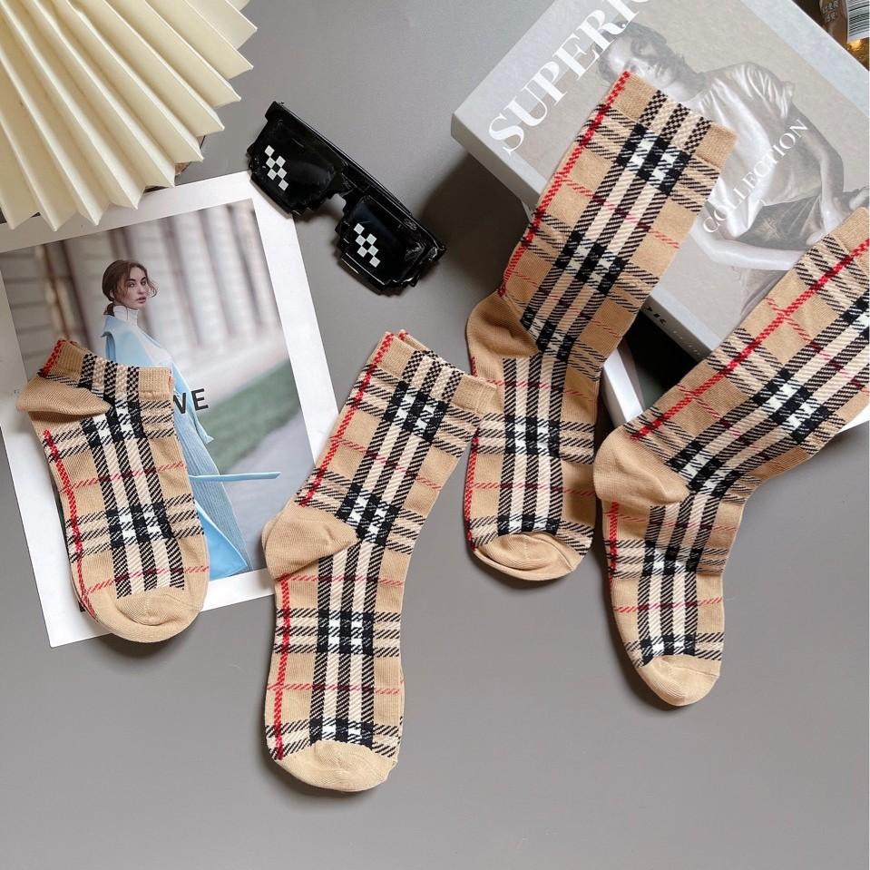 Calzini Trendy Europei e Americani Haute Couture Stile Britannico Nicchia Calzini a Quadretti Donna Retrò a Strisce Contrasto Calzini a Tubo Medio e Calzini