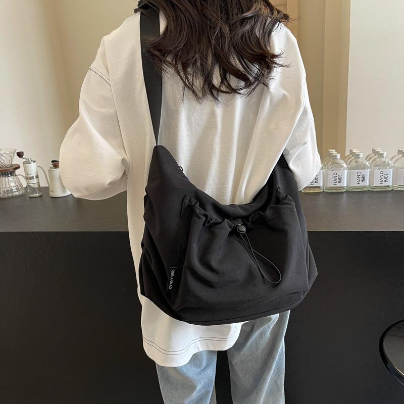 Large capacity pleated bag light and casual shoulder versatile messenger bag class commuter tote bag women