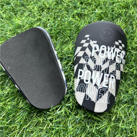 1 pereche de mini paratibie de fotbal cu litere model anti-alunecare copii adolescenti adulti jucatori tibie miniaturale protectoare jocuri de fotbal echipament de protectie