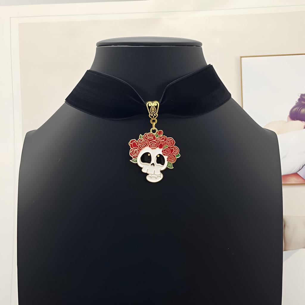 Gothic Winged Skull Heart Pendant Velvet Choker Necklace