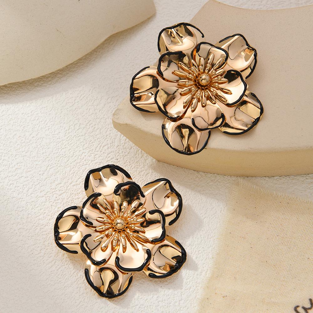 French-Inspired Unique Petal Pearl Flower Stud Earrings – Elegant & Versatile Design.