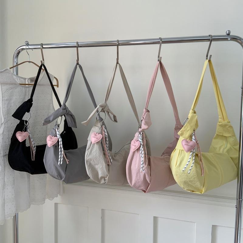 Niche Japanese and Korean literary messenger bag 2025 summer new simple versatile dumpling bag candy-colored casual shoulder bag