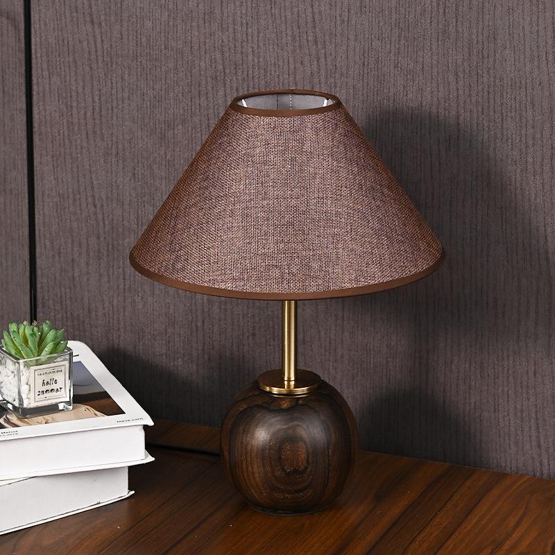 Retro Chinese Floral Table Lamp: Solid Wood Bedside Light for a Warm, Inviting Atmosphere