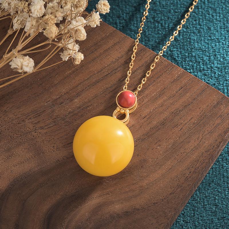 Influencer-Style Jade Pendant Necklace: Hanfu-Inspired Design with Amber Beeswax Accent