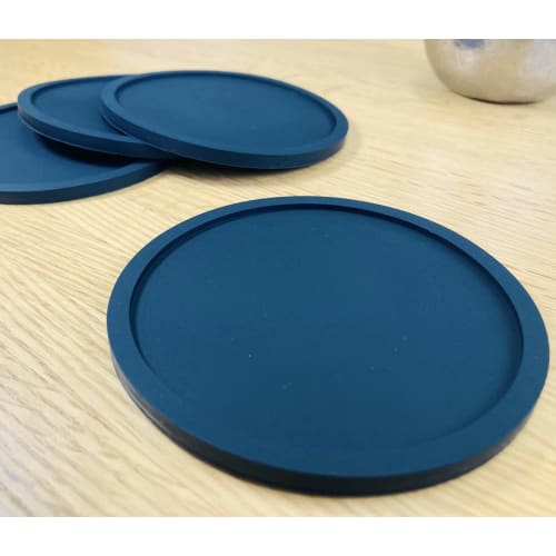 iiNOWL Silicone Coasters, Pack of 4, Stylish Round Shape, Approx. 10cm Diameter, Heat-Resistant, Flexible Material, Black (Solid Black)