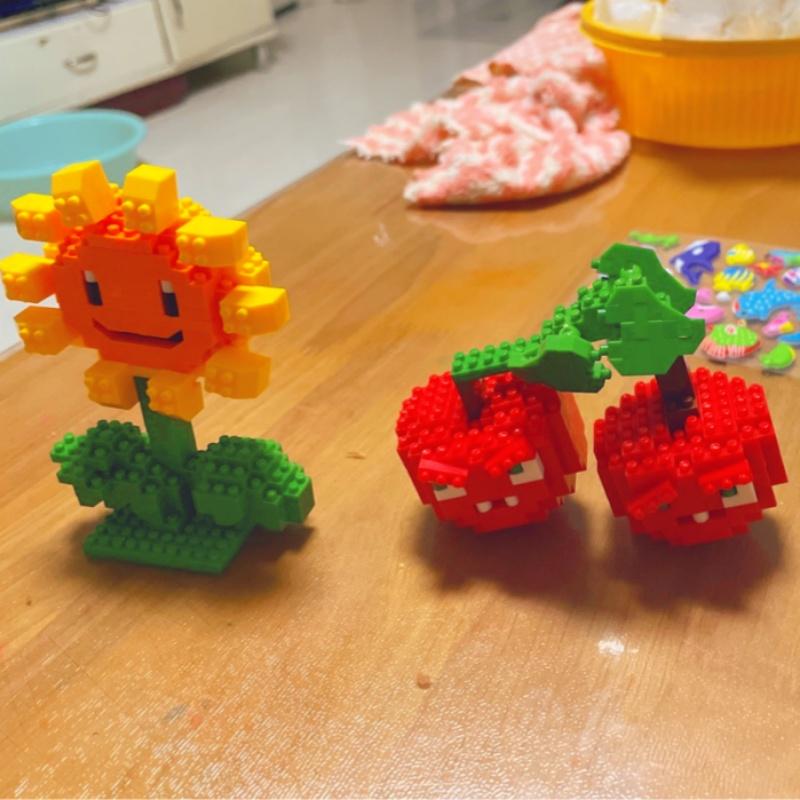 Non-Toxic Plants Vs Zombies Blocks Small Cartoon Mini Building Block Peashooter Sunflower Chomper Assemble Action Model Doll Toy For Kids