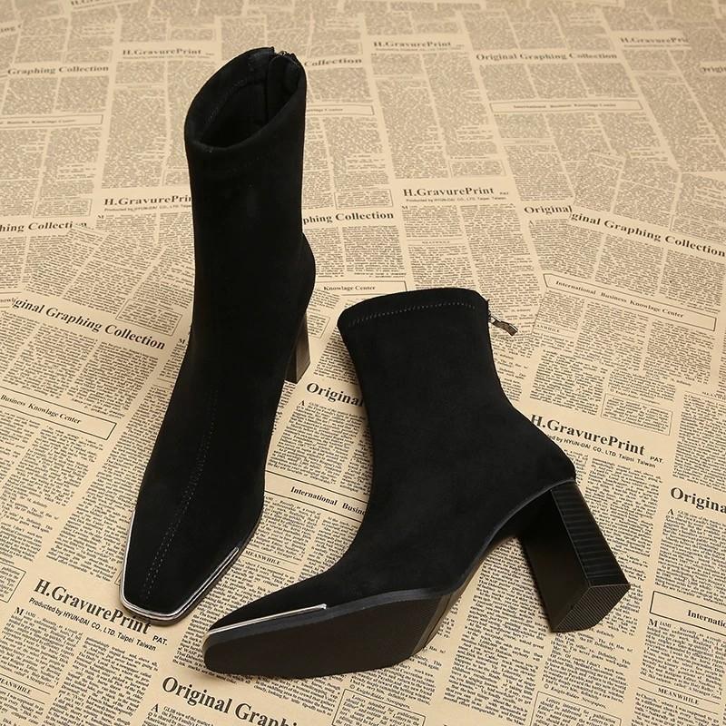 

The 2026 Autumn and Winter New Soft-soled Short Boots with Thick Heels, Bright Tops and High Heels for Women 42