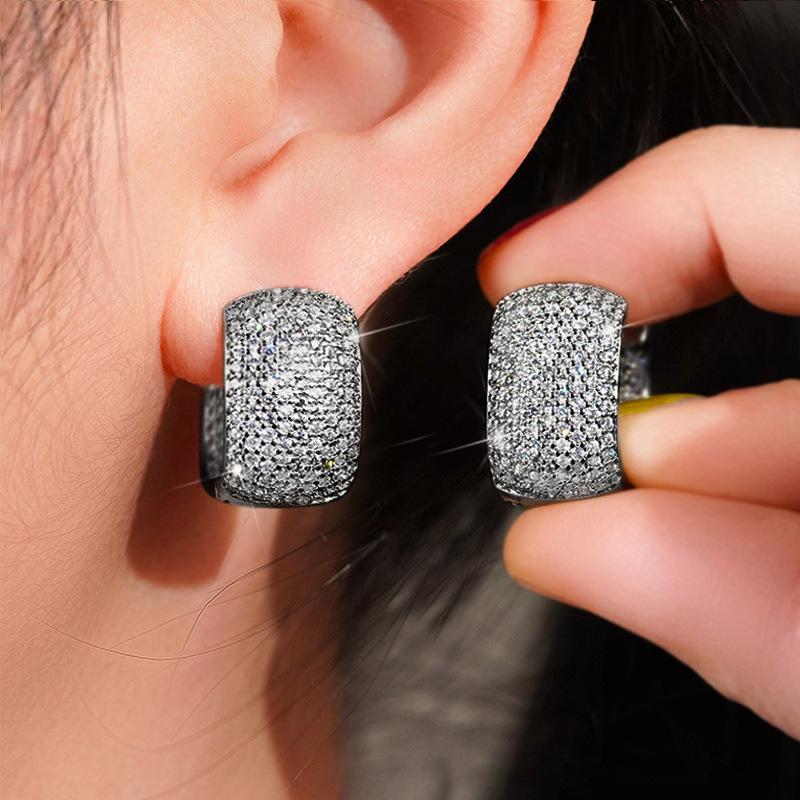 Super Flash Women Full Of Diamond Stud Earrings, Fashionable And Simple Personalized Earrings, Cold Wind And Versatile Square Ear Buckles