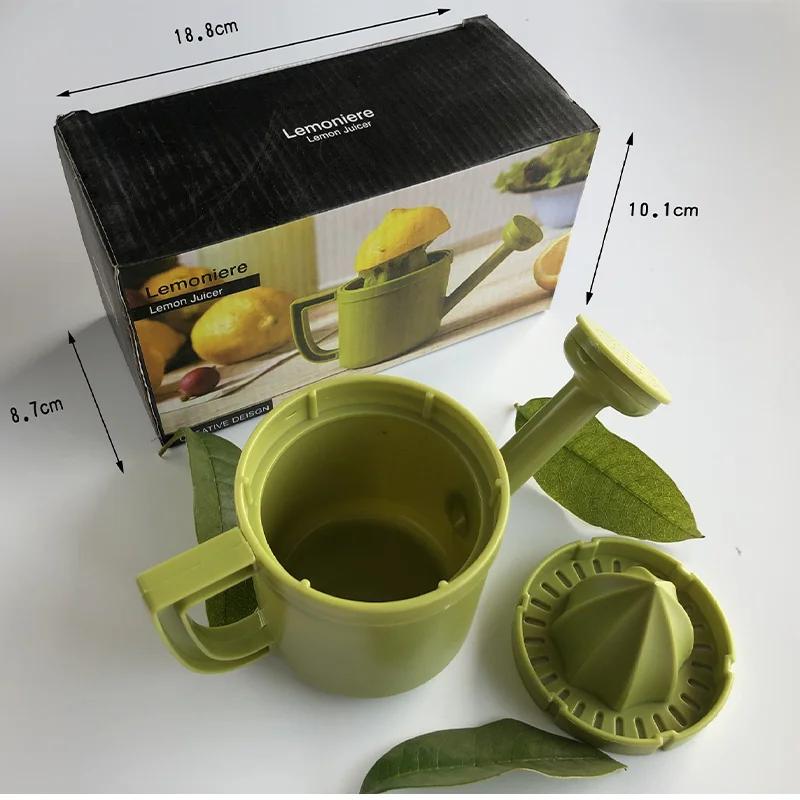 Mini Manual Lemon Juicer Watering Can Shape Household Kitchen Gadget Citrus Fruit Squeezer Easy-to-Use Lemon Sprinkler