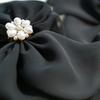 LUDE Perlen Chiffon Band Anstecknadel