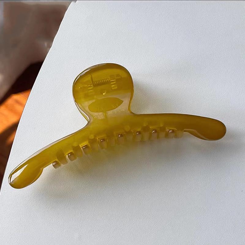 Épingle à cheveux coréenne en forme d'avocat:  Pince Requin Transparente Minimaliste pour un Look Chic