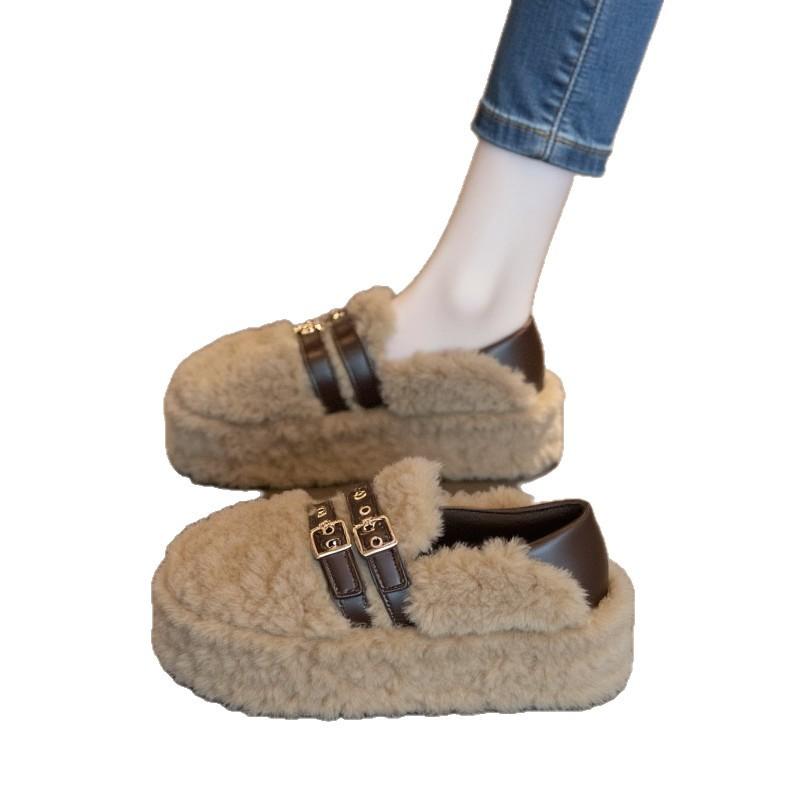 In winter, the velvet inner height-increasing fluffy shoes are worn by women to keep warm, and the back bag is heeled with two cotton shoes