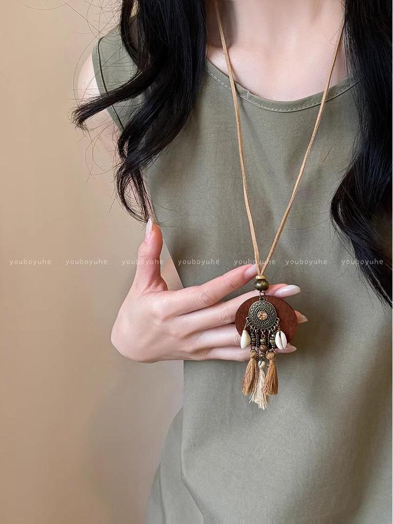 Retro Chinese Tassel Necklace: Unique Ethnic Style Women's High-End Clavicle Chain.