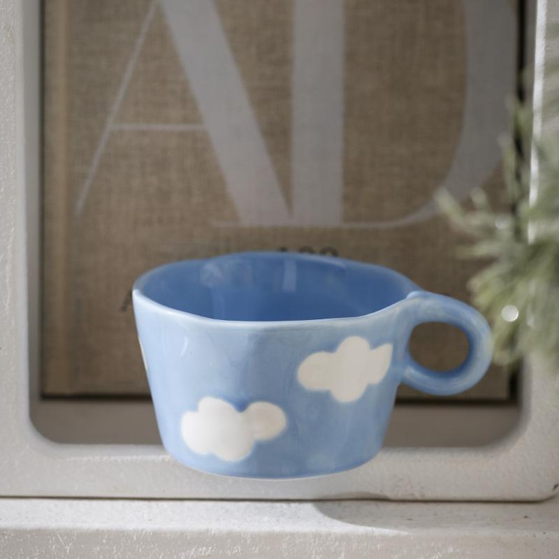 

Hand painted blue sky and white clouds ceramic cup underglaze color mug cute water cup children s breakfast oat cup milk cup 301-400ml