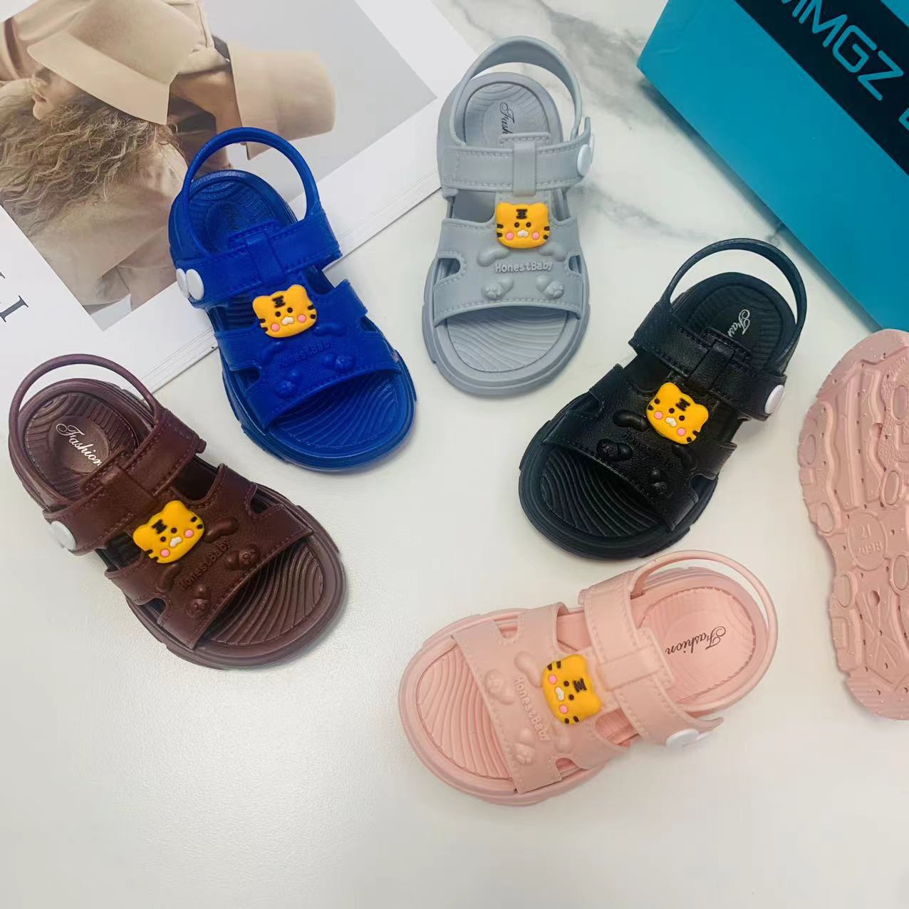 

Детские сандалии летние детские домашние для мальчиков и девочек детские домашние мягкие новые пляжные классные тапочки 31