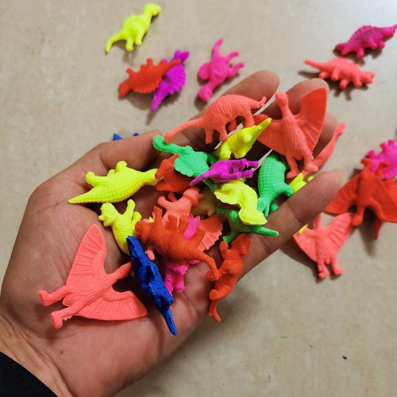 30KS Rostoucí ve vodě Hromadné bobtnání Mořský tvor různé druhy Smíšené rozšiřující hračky Barevné kreativní kouzelné hračky