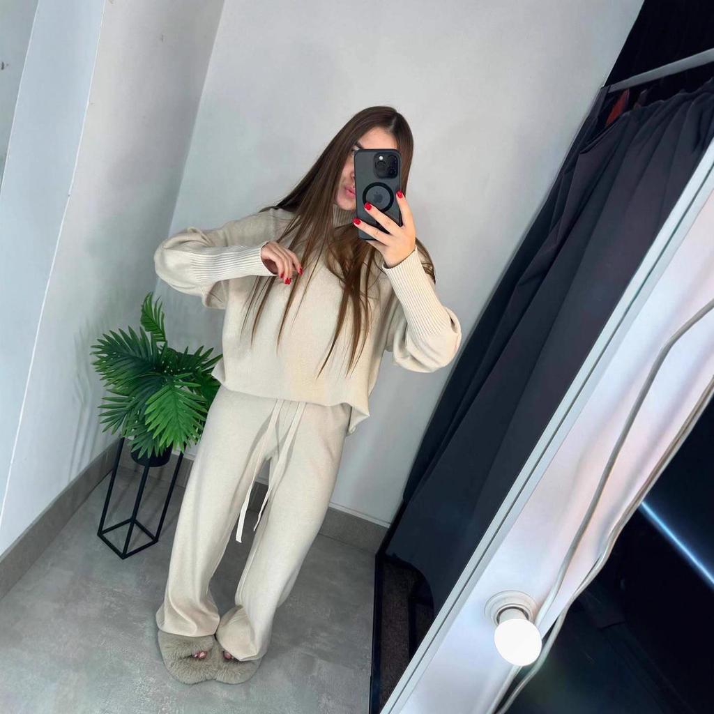 2025 Fall Women's Sporty Casual Two-Piece: Long-Sleeve Top & Loose Pants