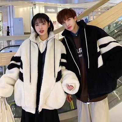 Thickened Stand-up Collar Couple Sweatshirt: Loose Korean Style Lamb Wool Fleece Jacket for Men’s Autumn/Winter.