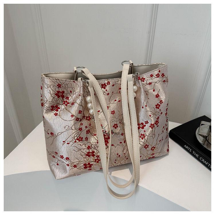 Large Capacity Bag Women's Fashionable Embroidered Canvas Shoulder Bag Casual Versatile Commuting Tote Bag