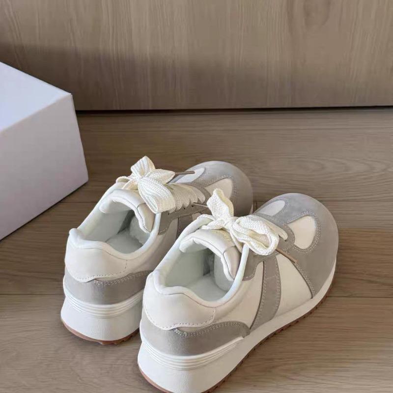 High-end soft-soled casual women's spring new flat-bottomed fashion versatile lightweight sports shoes