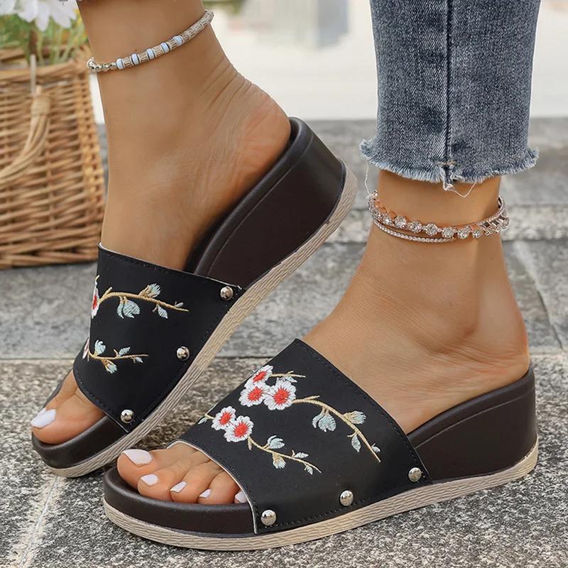 

Модные винтажные шлепанцы-клинья с вышивкой цветов для женщин, летние, больших размеров, сандалии на платформе, женские, уличные, нескользящие, пляжные шлепанцы, обувь 43 43 чёрный