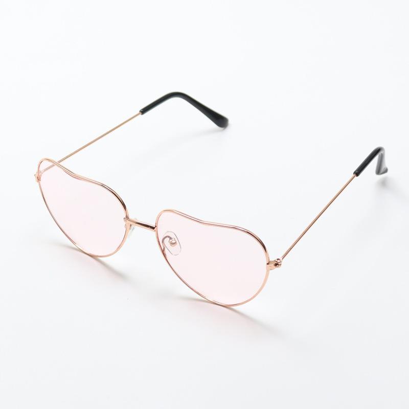 

Heart-Shaped Retro Love Sunglasses with Ocean Lens