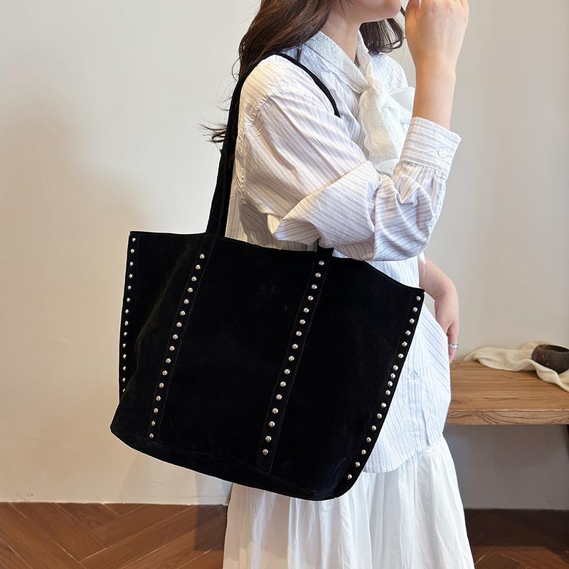 Yogodlns Designer Rivet Faux Suede Underarm Shoulder Bag Large Capacity Shopper Tote Bag Winter Handbags Coffee Black