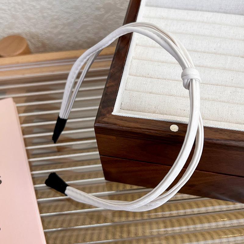 UXSL Korean Vintage Knotted Thin PU Leather Solid Color Headband Womans Temperament Elegant Hair Band Hair Hoop Hair Accessories