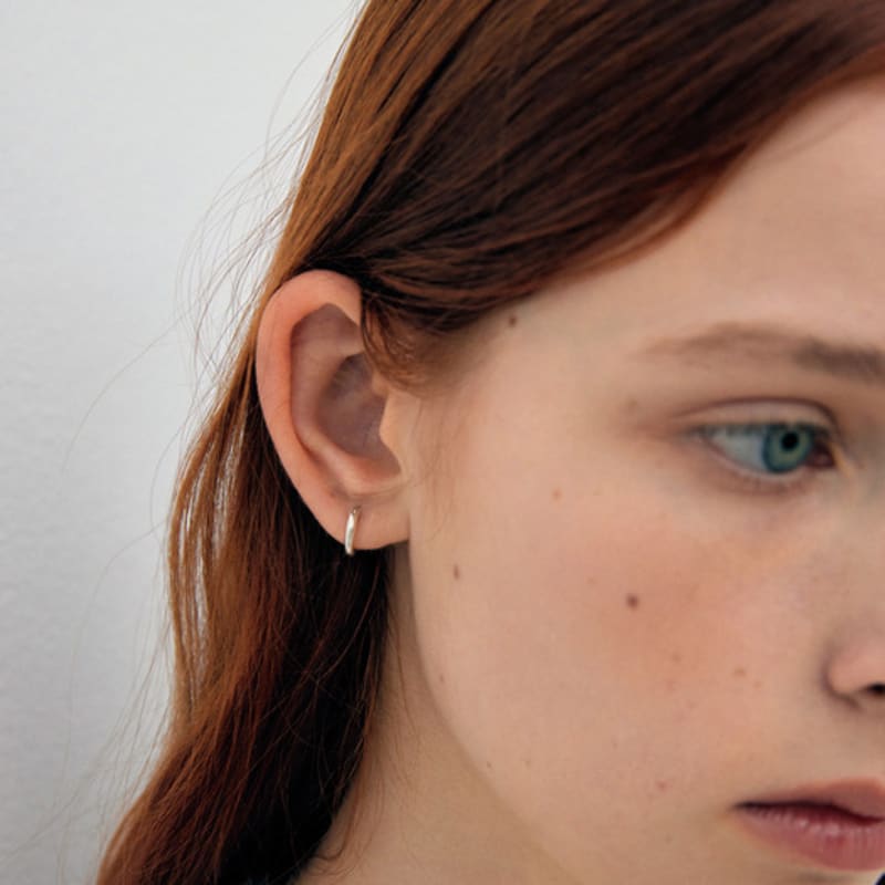 

onill 05-15 Embrace (Earring) Silver