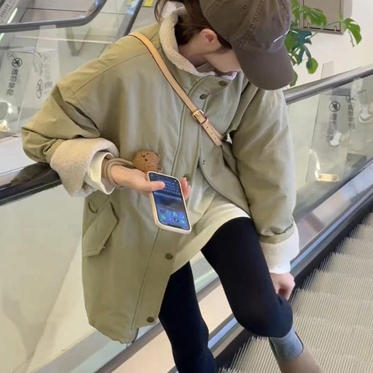 

Stand-up collar pie overcomes trench coat thickened coat 2025 winter new splicing lamb wool medium and long cotton top L хакі