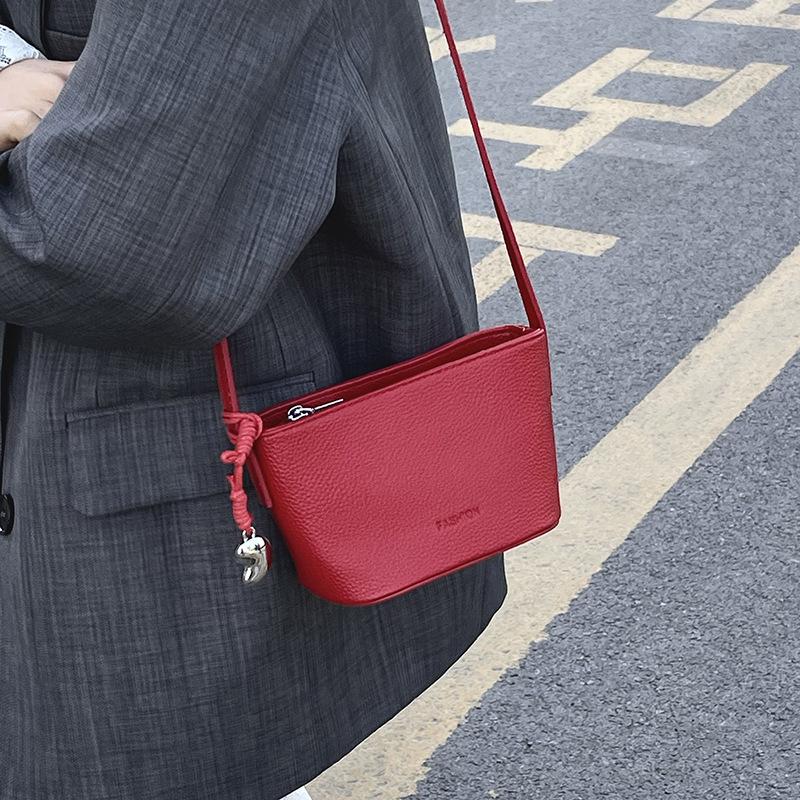 Crossbody bag women's bag 2025 new summer versatile Korean version ins bucket bag high-end foreign style explosive mobile phone bag