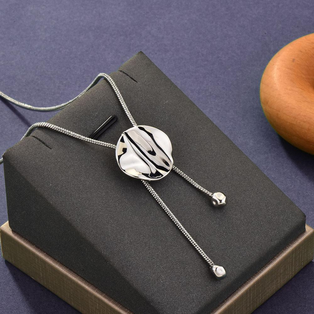 

Elegant Geometric Star Pendant Sweater Necklace For Women In Autumn Winter Fashion Round