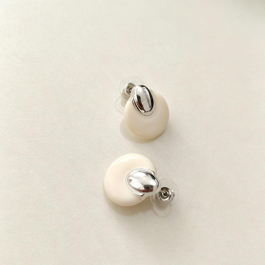 French Vintage White Glaze Earrings for Women, Simple Elegant Niche Design Everyday Earrings Commuting Versatile Ear Accessories