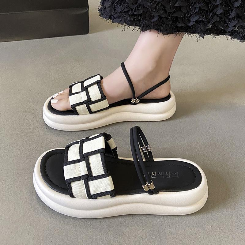 Beautiful Thick-soled Cool Slippers for Women's Summer Wear with Skirts, New High-end Beach Shoes